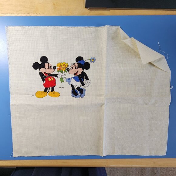 COUNTED CROSS STITCH MICKEY MOUSE MINNIE MOUSE FLOWER LOVE HANDMADE - Picture 5 of 6